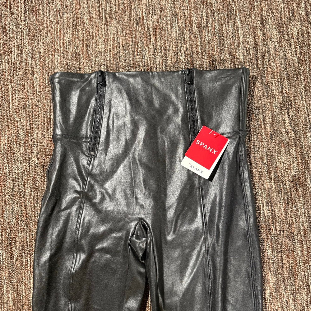 SPANX Women’s Black Faux Leather Hip Zip Leggings M New $128 - Picture 6 of 14
